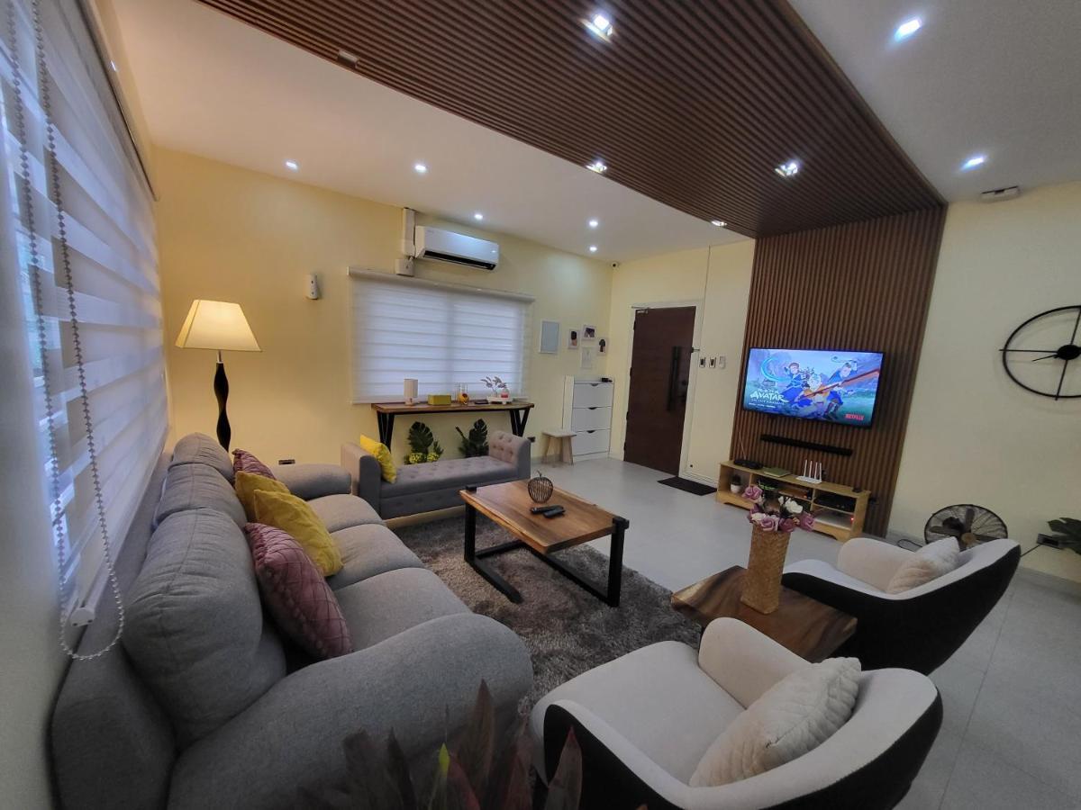 Luxury 3br W Plunge Pool Near Sm City- Instagram-worthy! Batangas